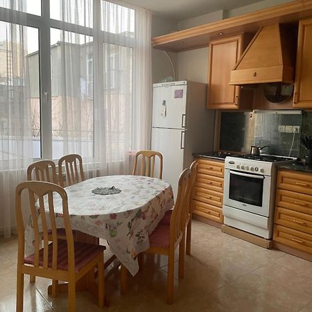 Bright And Modern 4Br Apartment - Center Of Erivan Exterior foto